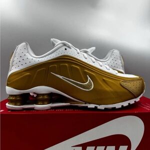 Nike Shox R4 Soft Pearl Metallic Gold GS BRAND NEW Multiple Sizes